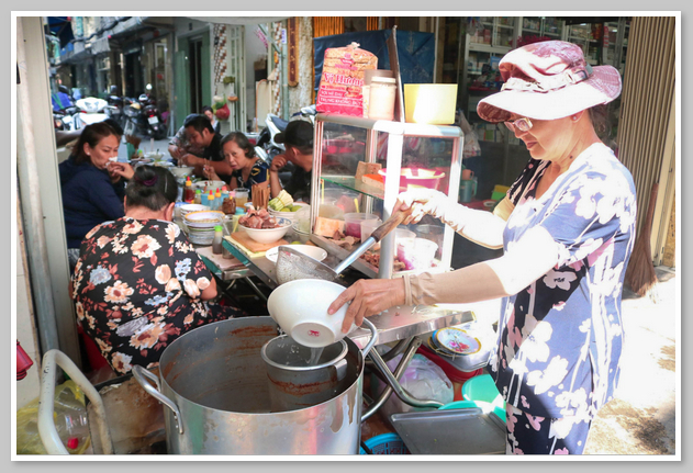 Gần chợ Suối Nho là vô vàn những quán ăn ngon và lâu đời 