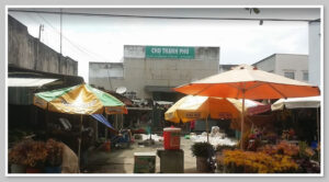 Chợ Thạnh Phú là địa điểm mua sắm sầm uất và sôi động ở Đồng Nai
