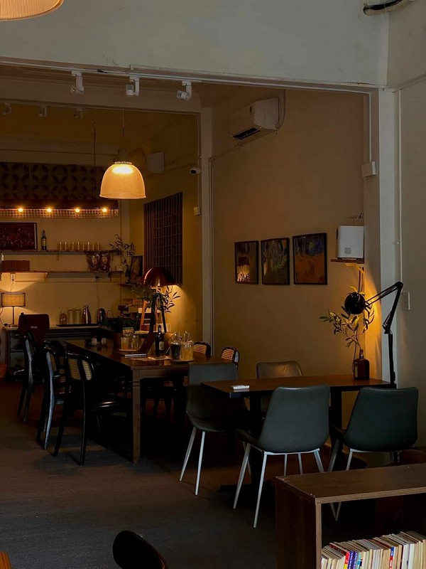 Chốn Riêng Café chinh phục khách hàng bởi không gian yên tĩnh hiếm thấy giữa lòng thành phố đông đúc.