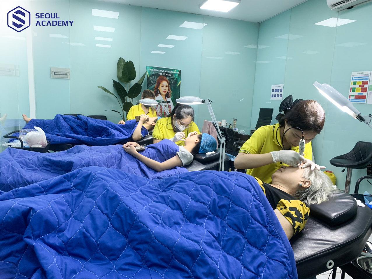 Nhu cầu phun xăm thẩm mỹ ngày càng lớn mở ra nhiều cơ hội việc làm và tăng thu nhập đáng kể cho những người theo đuổi ngành này